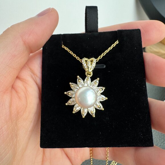 Elegant Gold Pearl Necklace - Picture 9 of 9